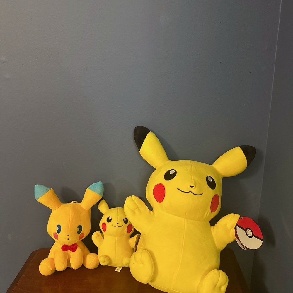 Brand NEW Lot Of 3 Pokémon Plush Pikachu